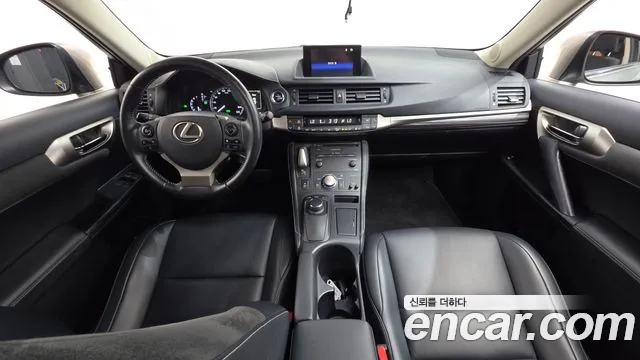 Lexus CT200h 2019 — фото 10