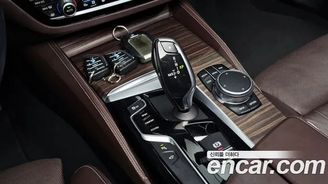 BMW 5-Series 2018 — фото 12