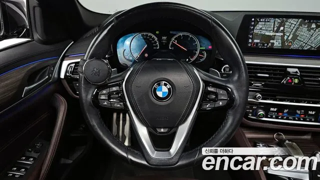 BMW 5-Series 2018 — фото 19