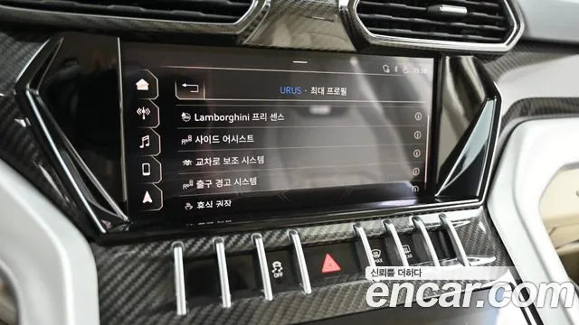 Lamborghini Urus 2021 — фото 11