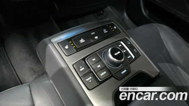 Hyundai Genesis 2016 — фото 17