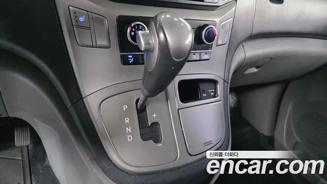 Hyundai Starex 2017 — фото 12