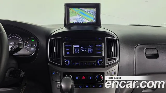 Hyundai Starex 2017 — фото 20