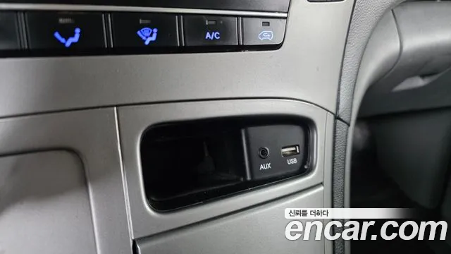 Hyundai Starex 2017 — фото 16