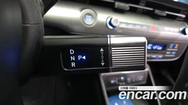 Hyundai Kona 2023 — фото 12