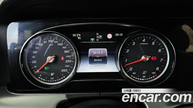 Mercedes-Benz E-Class 2020 — фото 11