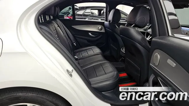 Mercedes-Benz E-Class 2020 — фото 18