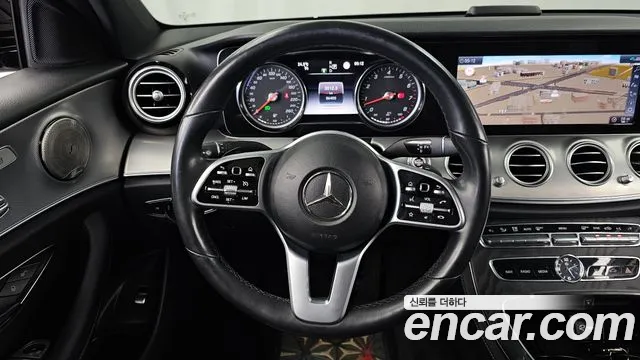 Mercedes-Benz E-Class 2020 — фото 19