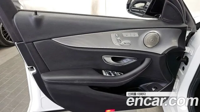 Mercedes-Benz E-Class 2020 — фото 14