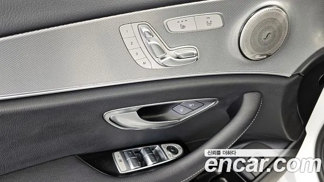 Mercedes-Benz E-Class 2020 — фото 16