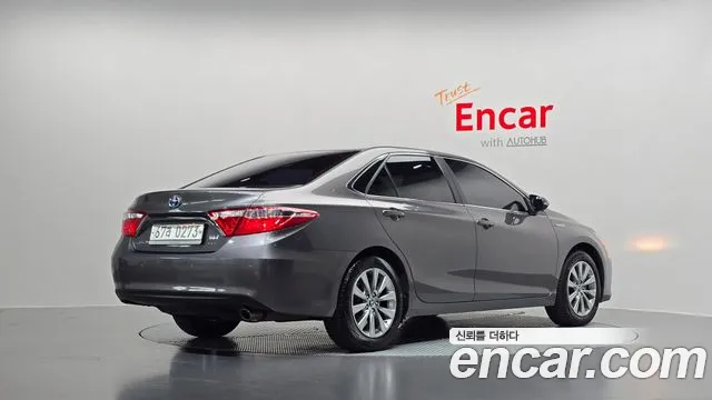 Toyota Camry 2017 — фото 2