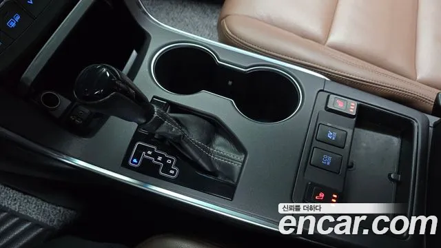 Toyota Camry 2017 — фото 9