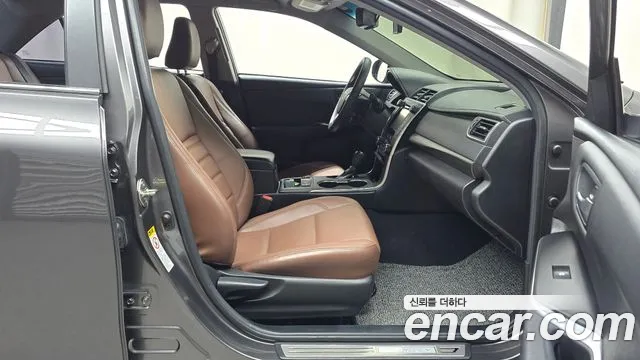 Toyota Camry 2017 — фото 11