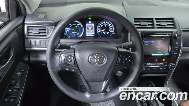 Toyota Camry 2017 — фото 13
