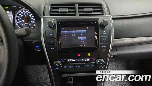 Toyota Camry 2017 — фото 14