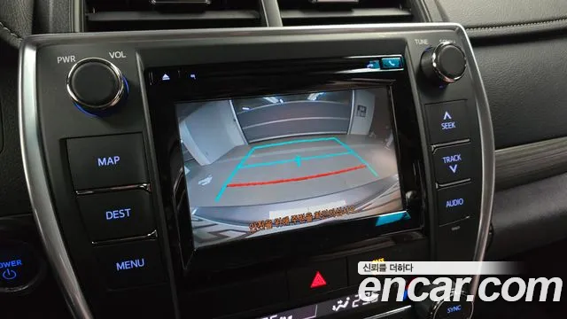 Toyota Camry 2017 — фото 15