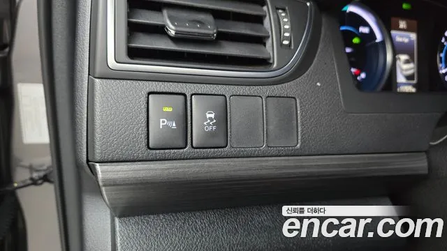 Toyota Camry 2017 — фото 18