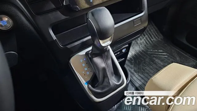 Hyundai Staria 2025 — фото 12