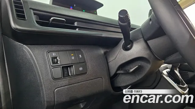 Hyundai Staria 2025 — фото 19