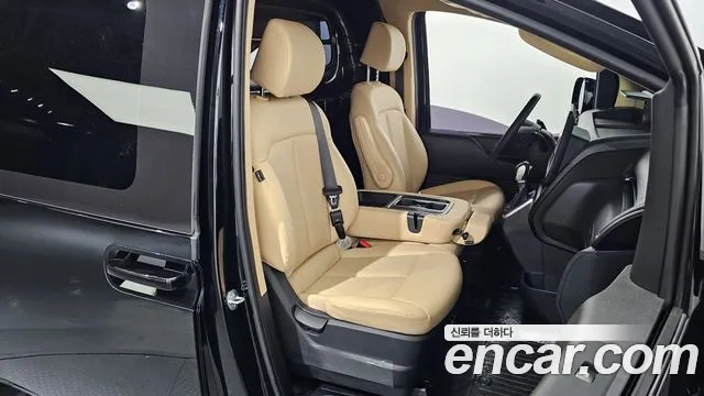 Hyundai Staria 2025 — фото 16