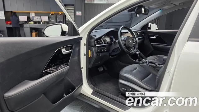 Kia Niro 2021 — фото 12