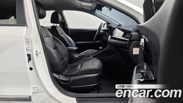 Kia Niro 2021 — фото 15