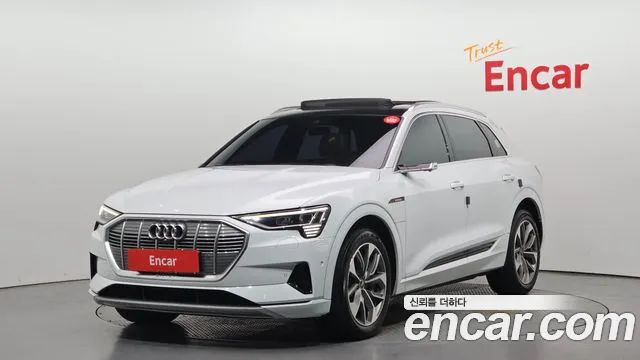 Audi e-tron 2021 — фото 1