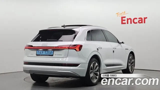 Audi e-tron 2021 — фото 2