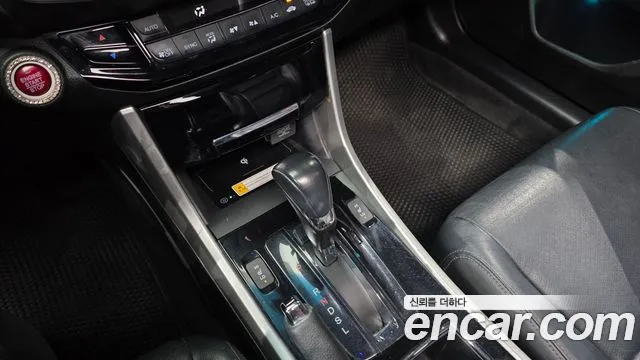 Honda Accord 2017 — фото 9