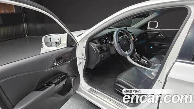 Honda Accord 2017 — фото 10