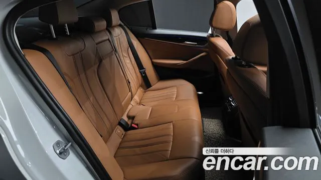 BMW 5-Series 2018 — фото 11