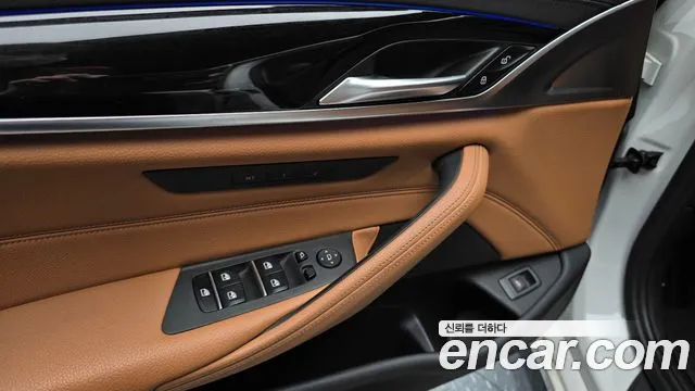 BMW 5-Series 2018 — фото 18