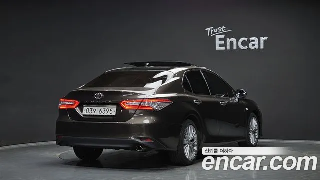 Toyota Camry 2018 — фото 2