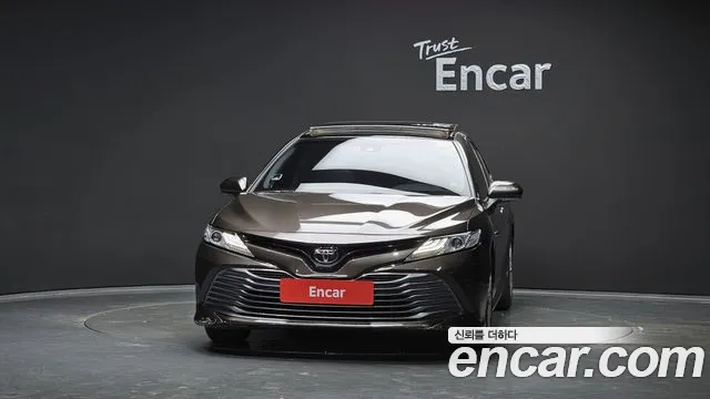 Toyota Camry 2018 — фото 3