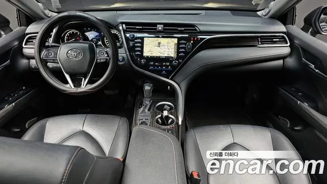 Toyota Camry 2018 — фото 10