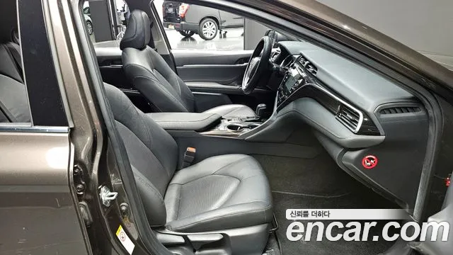 Toyota Camry 2018 — фото 13