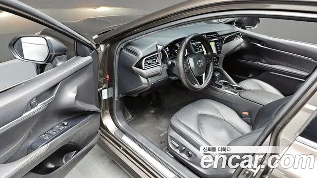 Toyota Camry 2018 — фото 17