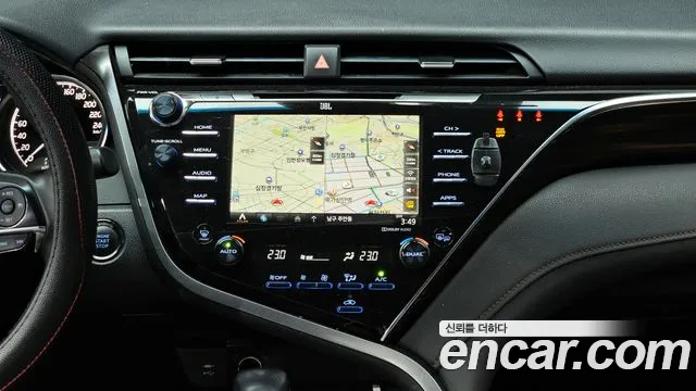 Toyota Camry 2018 — фото 19