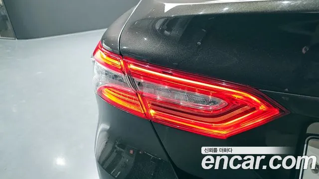 Toyota Camry 2018 — фото 9