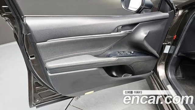 Toyota Camry 2018 — фото 14