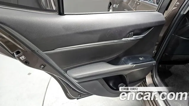 Toyota Camry 2018 — фото 15