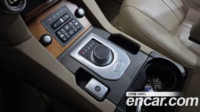 Land Rover Discovery 2015 — фото 9
