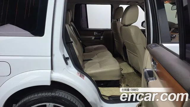 Land Rover Discovery 2015 — фото 12