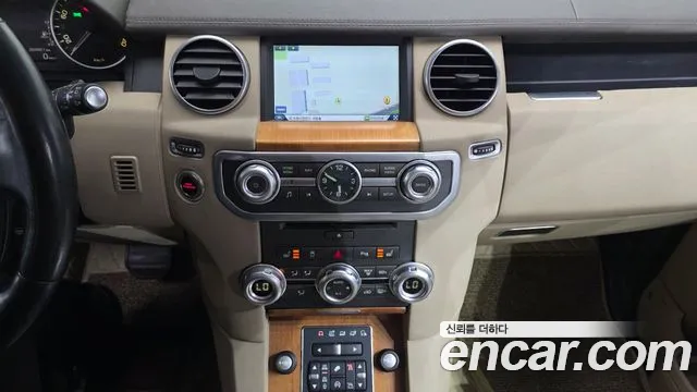 Land Rover Discovery 2015 — фото 14