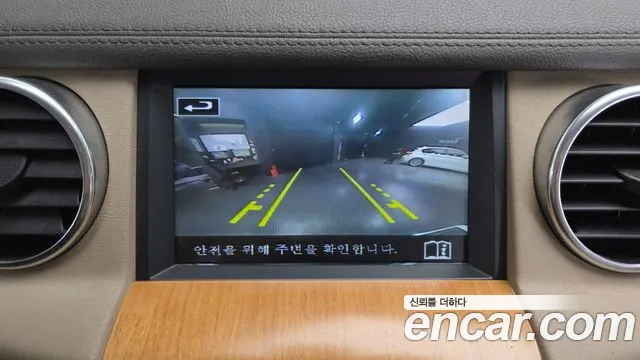 Land Rover Discovery 2015 — фото 15