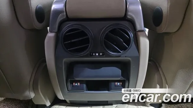 Land Rover Discovery 2015 — фото 19