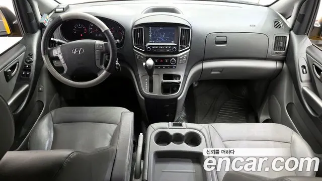 Hyundai Starex 2019 — фото 10