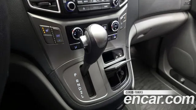 Hyundai Starex 2019 — фото 12