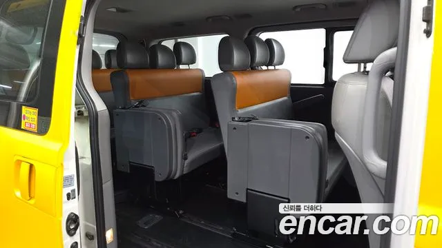 Hyundai Starex 2019 — фото 17