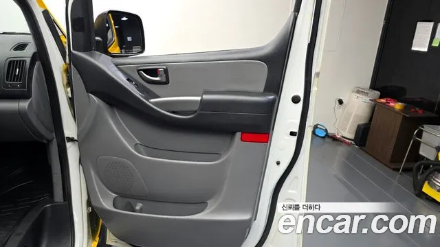 Hyundai Starex 2019 — фото 14